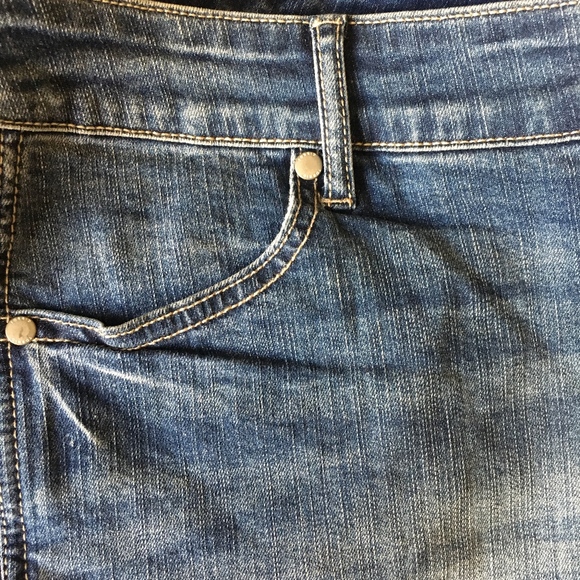 Torrid Dark Wash Double Seam Short Short - Picture 4 of 7